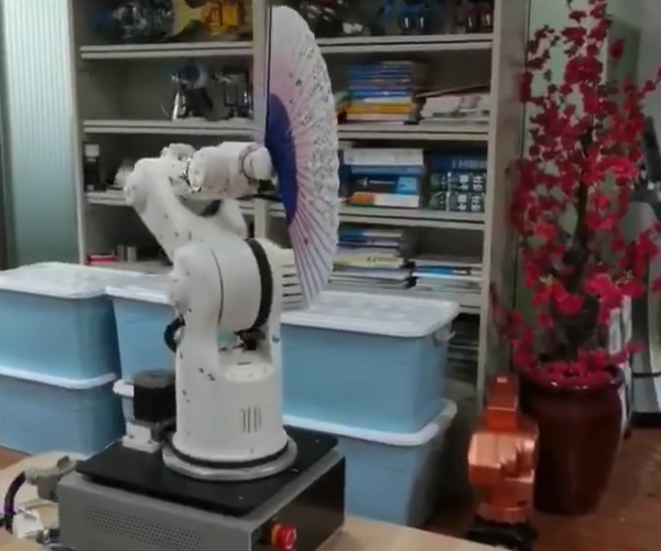 Robotic Arm Fan Show